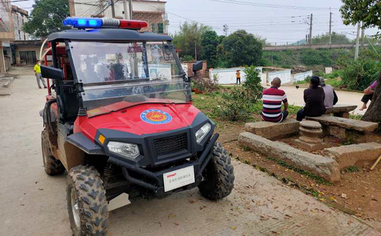 消防摩托車(chē)在鄉鎮.jpg